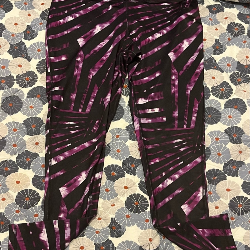 Tek Gear DryTEK Women’s size L Purple and Black Active Leggings